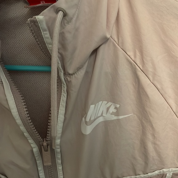 Nike windbreaker from the outlets. New worn once. - Picture 2 of 3